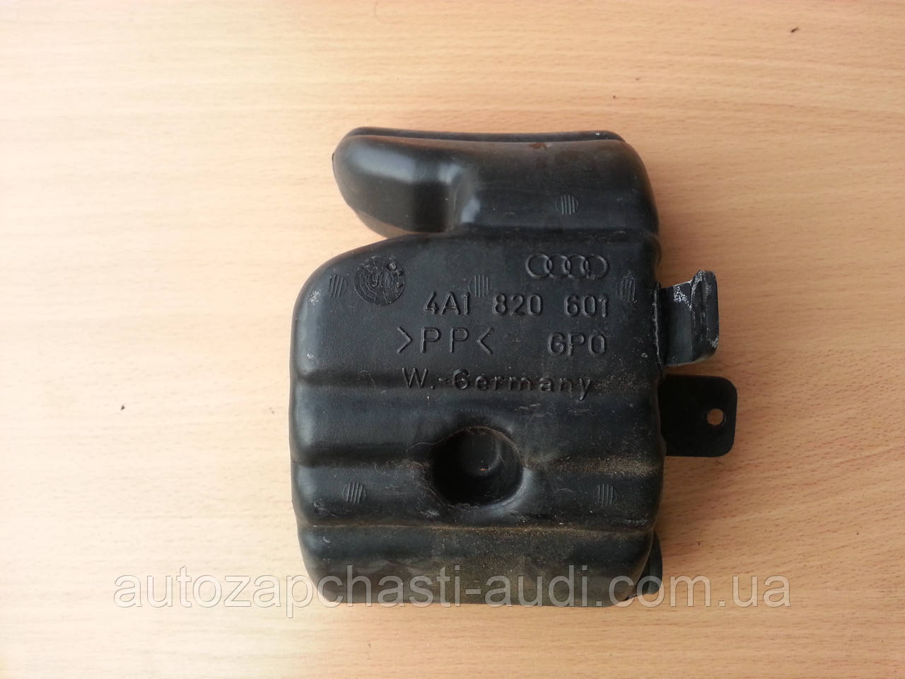 Вакуумний бачок печки Audi 100 A6 C4 91-97г, фото 1