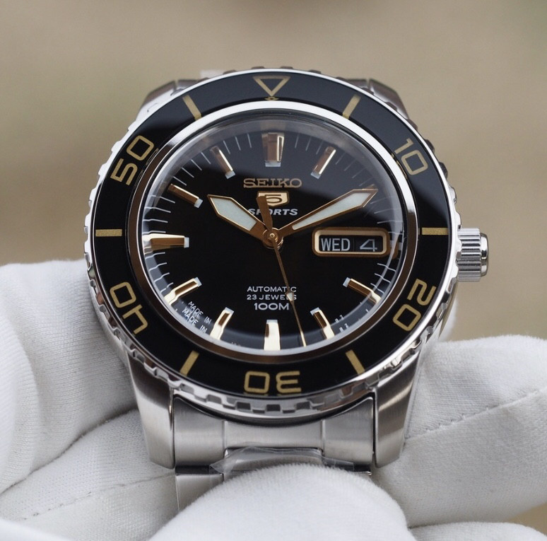 Seiko 5 deals snzh57j1