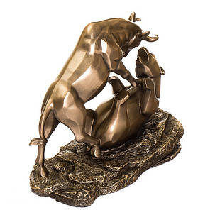 Статуетка Veronese "Схоплення ведмедя та бика" 16 см (77493A1), фото 2