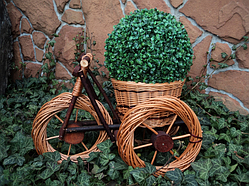 Велосипед кашпо для саду (плетений із лози). Підставка для квітів