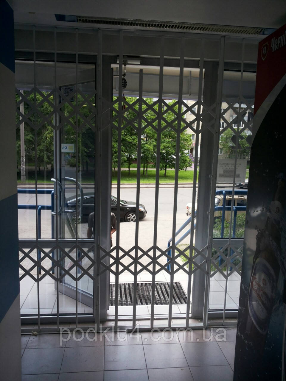 Розсувні решітки спільно зі стаціонарними решітками з квадрата 12*12 мм