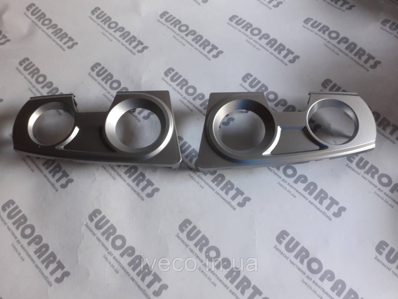 Рамка протитуманної фари ліва права Iveco Stralis Івеко Страліс 504188130 504188129, фото 1