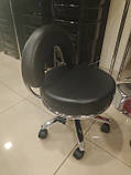 Стільчик майстра педикюру зі спинкою з короткою пневматикою, фото 2