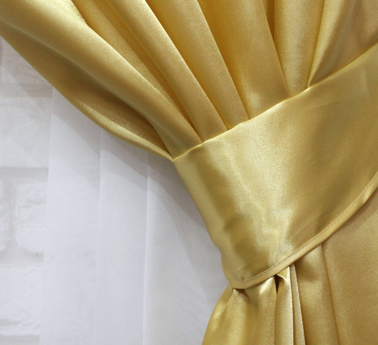 

Однотонная ткань атлас. Ширина в рулоне 1,5м. Цвет золотистый. 24ша