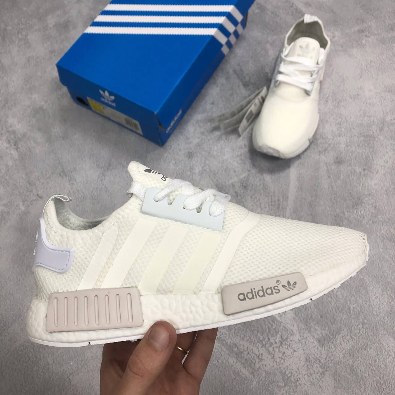 

Стильные женские кроссовки Adidas NMD Runner