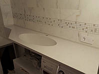 Лита раковина умивальника ванної кімнати вбудована в стільницю матова