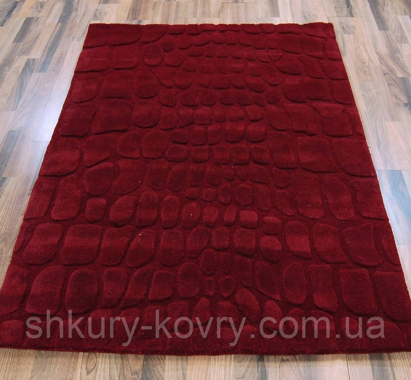 Однотонний червоний килим із натуральної вовни з рельєфним малюнком