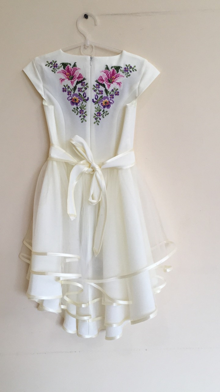 Платье* модельное с вышивкой в украинском стиле "Цветочный орнамент" цвет молочный рост 116 см - фото 2 - id-p976366569