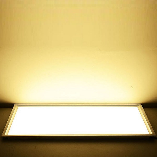 На фото зображена включена вбудована світлодіодна ЛІД LED панель 600х600 мм з теплим світлом 2700К-3000К-3300К