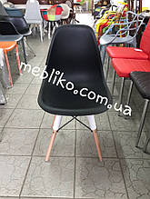 Обідній стілець AC-016W (Eames Chair) чорний пластик