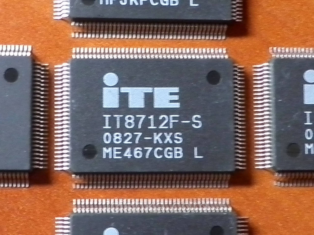 ITE IT8712F-S KXS GB — Мультиконтролер