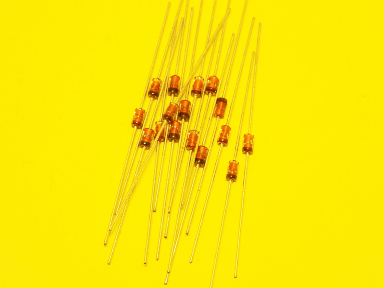 Стабілітрон 1N4746, 18в 1Вт, фото 1