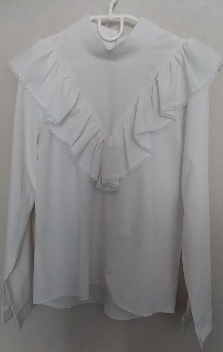 Біла шкільна блуза з воланами для дівчинки р. 134-152