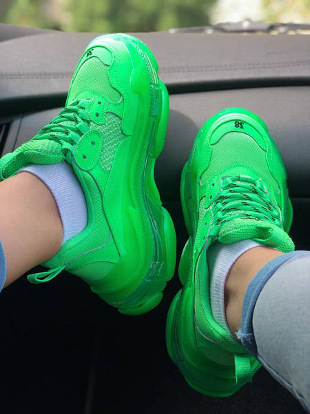 Green balenciaga triple s best sale