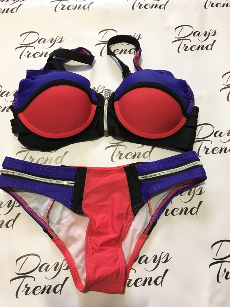 Стильні яскраві купальники на блискавці синьо-червоний