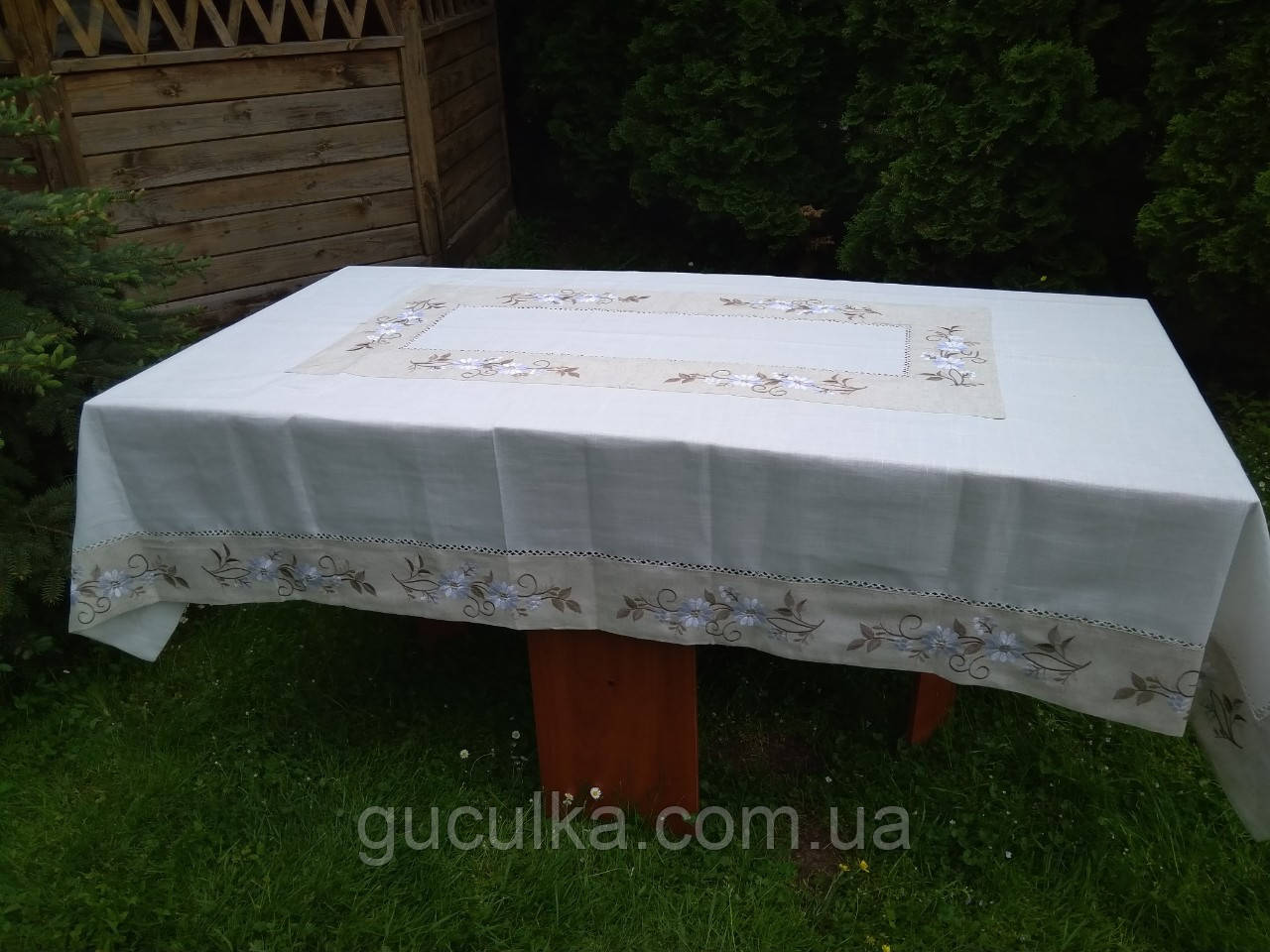Скатертина вишита гладдю "Ромашка" біло-бежева 220*150 см