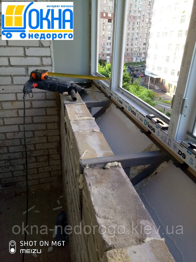 Балкон з виносом по підвіконню в Києві на вул. Микільсько-Слобідська 6/2 Балкон з виносом косинкою Київ вул. Микільсько-Слобідська 6/2