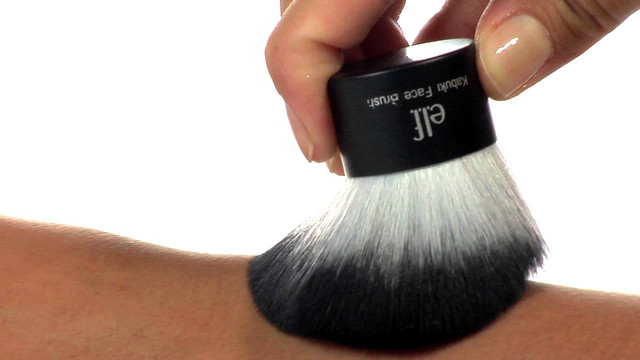 Кисть-кабуки e.l.f. Studio Kabuki Face Brush ​