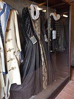 У старому королівському палаці представлена справжня одяг чеського королівства