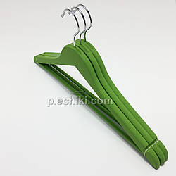 Дерев'яні плічка вішаки для одягу c покриттям soft-touch зеленого кольору, довжина 450 мм, в упаковці 3 штуки