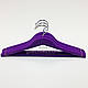 Дерев'яні плічка вішалки тремтевого з покриттям soft-touch фіолетового кольору, у пакованні 3 штуки, фото 2