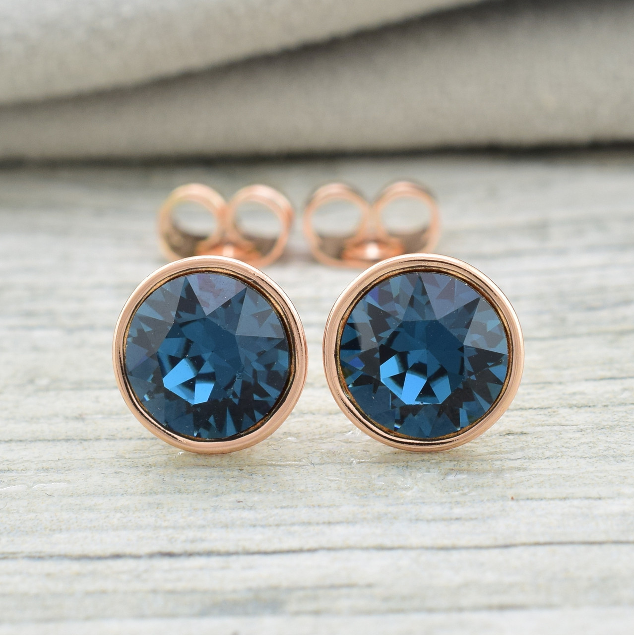 Сережки з кристалами Swarovski 21400РО розмір 10х10 мм колір монтана позолота РО