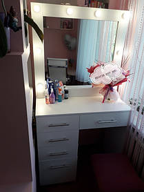 Замечательный столик для дома 1