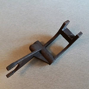 Вилка перемикання підвищуючої та знижувальної шестерні КПП мототрактора