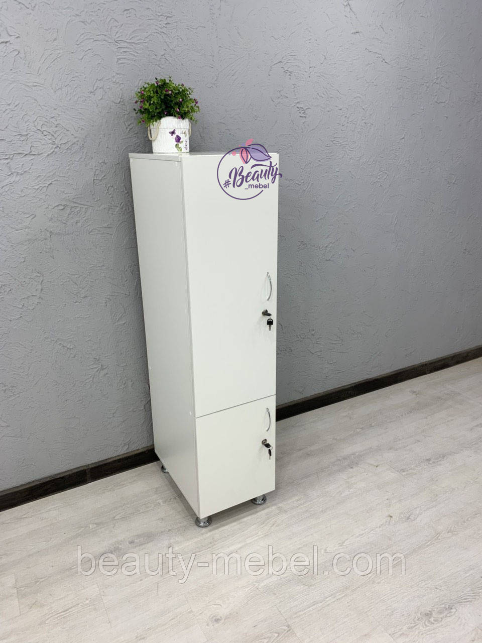 Висока тумба з поличками за дверцятами, фото 1