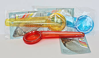 Рибочистка з металевими зубцями – класичний інструмент для швидкого очищення риби