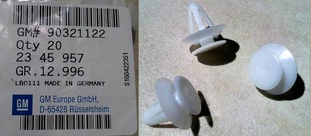 Затискач (пістон, клямка, кріплення) оббивки (обшивки) дверей салону (d=13 mm) білий (білий) GM 2345957 90321122