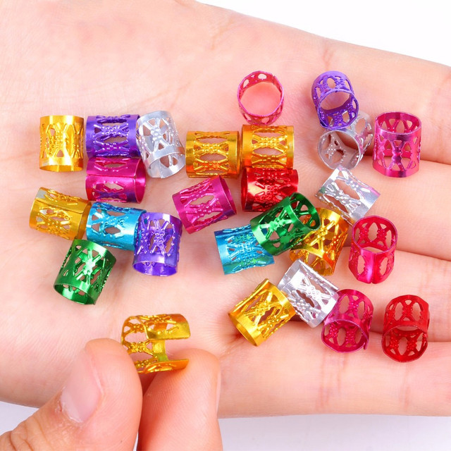 украшения кольца для косичек в близи