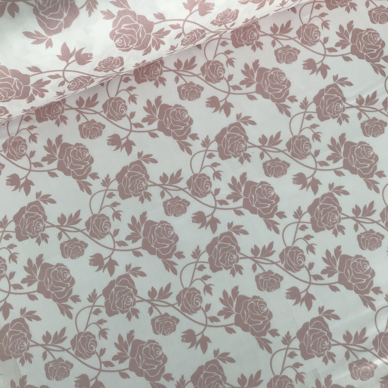 ВІДРЕЗ (0,7*2,4) Сатин (ТУРЦІЯ шир. 2,4 м) троянди пудрові на білому (SAT-S-0003), фото 1