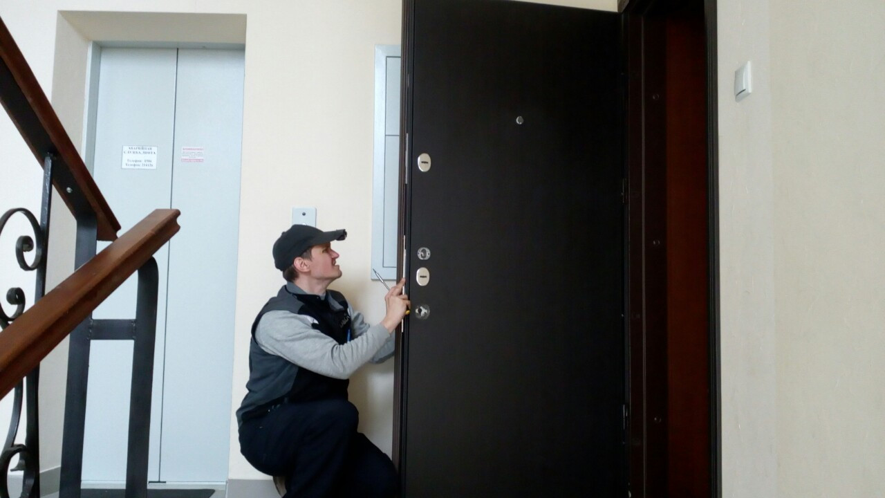Заміна циліндра в металевих і дерев'яних дверях