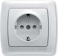 Розетка із заземленням і захисними шторками біла VIKO Carmen