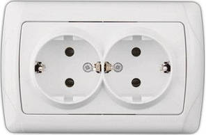 Розетка подвійна із заземленням біла VIKO Carmen