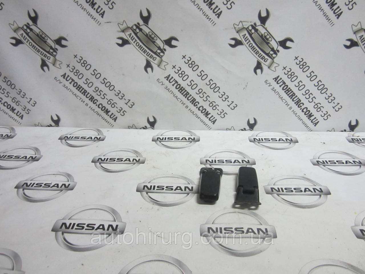 Петля скла кришки багажника (ляди) Nissan Armada