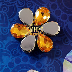 Стрази в срібних цапах