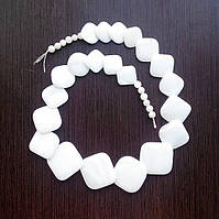 Бусини перламутр (розмір від 2,5*2,5 до 1,4*1,4 см кульки 0,5 см)