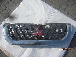 Решітка радіатора Mitsubishi Pajero Sport 2003