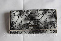 Лакований шкіряний гаманець сірого кольору "Somuch"