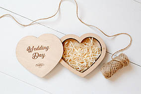 Іменна дерев'яна коробочка Love з гравіюванням