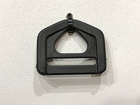 Трикутник для сумок чорний пластик 25 мм
