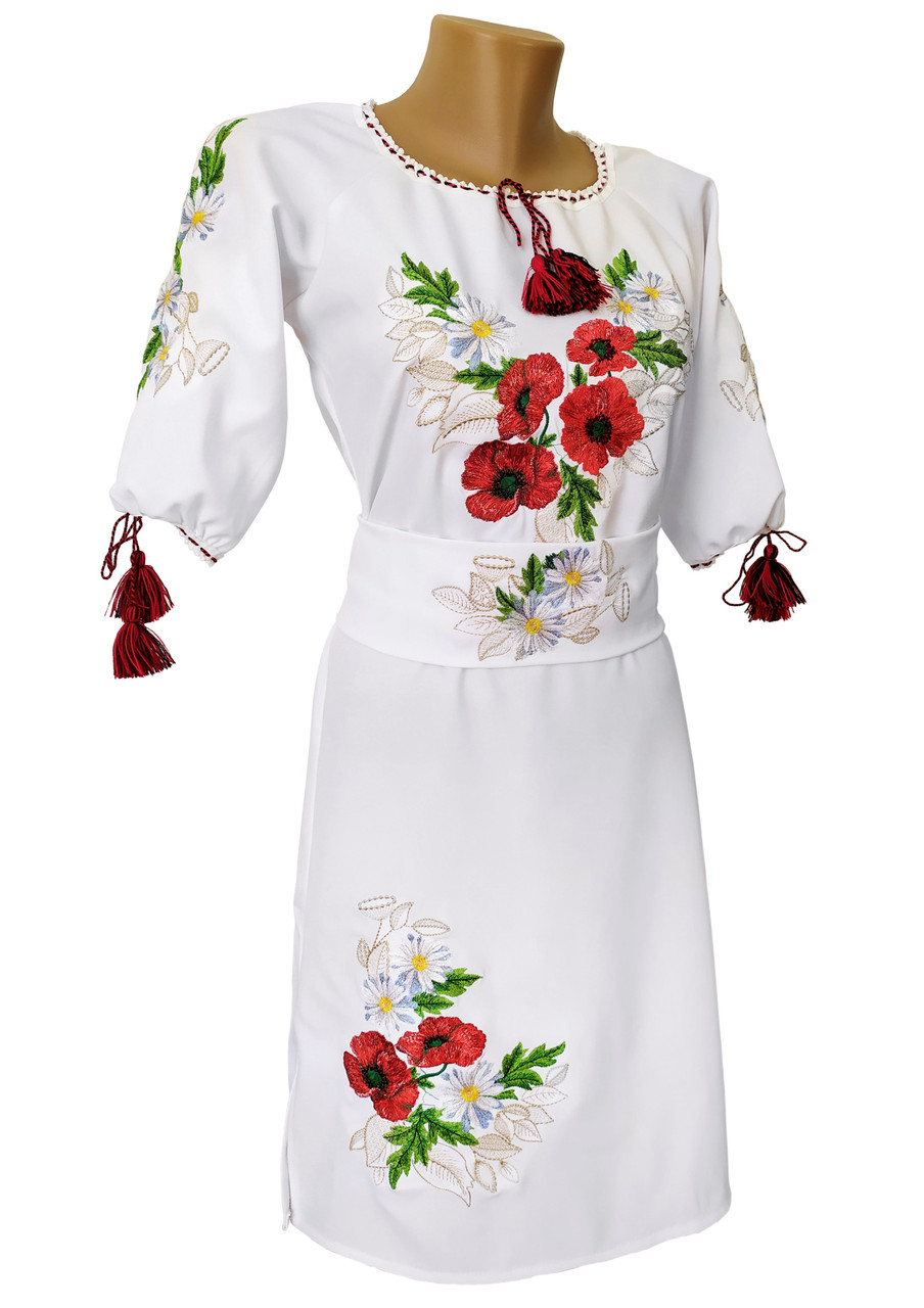 Вишите жіноче плаття до колін у білому кольорі з квітковим орнаментом «Мак ромашка»