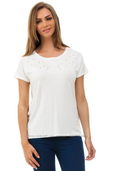 Біла жіноча футболка De Facto/Де Факто з орнаментом навколо горловини