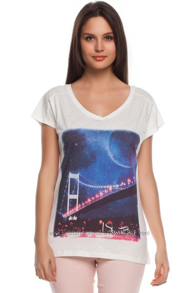 Біла жіноча футболка De Facto/Де Факто з малюнком-містом на грудях