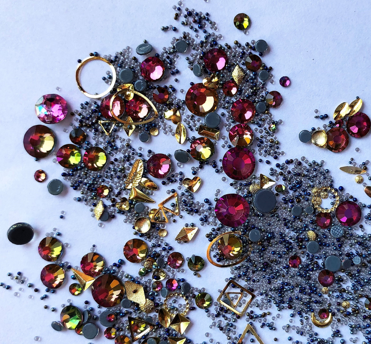 Стразы Swarovski микс разные размеры и формы + формочки разных форм (1400 шт) черные и фиолетово изумрудные.