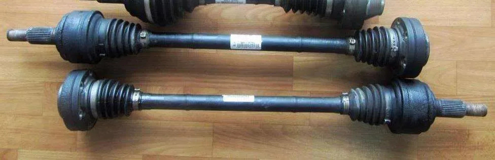 Піввісь задня Volkswagen Touareg 3.0 TDI 2003-2009 7L0501201B