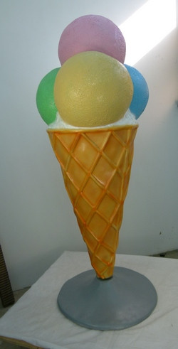 Морозиво ріжок (кульки) рекламне пластикове від Ельф.