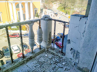 Наглядно о том, почему не надо ставить балюстраду из обычного бетона под покраску! 3